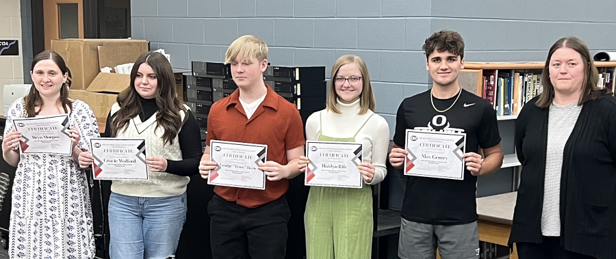 Photo of Salutatorian Bryn Morgan; Valedictorians Gracie Wolford, Trace Davis, Haidyn Rife, Max Gentry,and Mrs. Crabtree, Principal